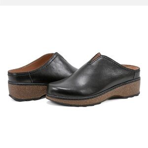 Earth Black Leather “Kolia Clog” Women’s Size 9.5 New!